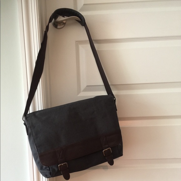 Case Crown Messenger Bag - Picture 2 of 4